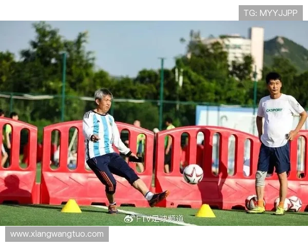 为足球明星庆生送上真挚祝福愿他们在绿茵场上继续闪耀光芒