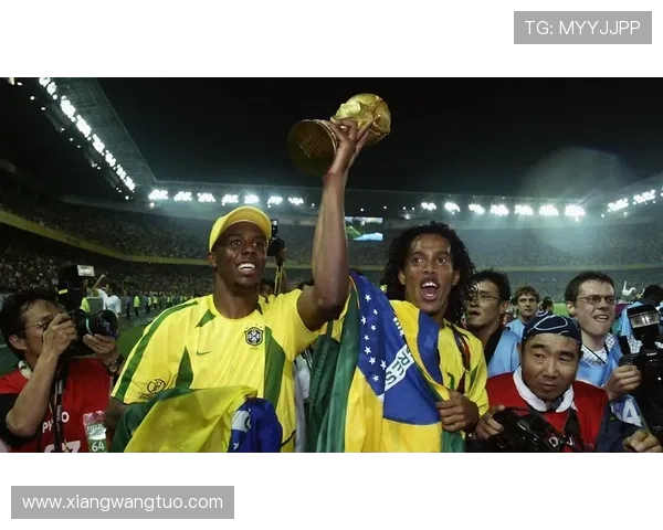 全球足球巨星的传奇生涯与辉煌成就全景回顾 全球足球巨星的传奇生涯与辉煌成就全景回顾